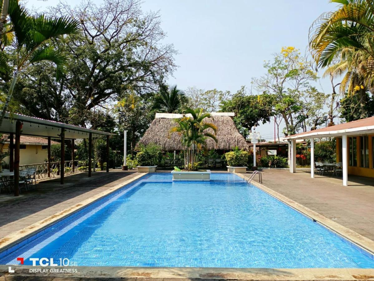 Hotel La Colonia Retalhuleu Exterior foto