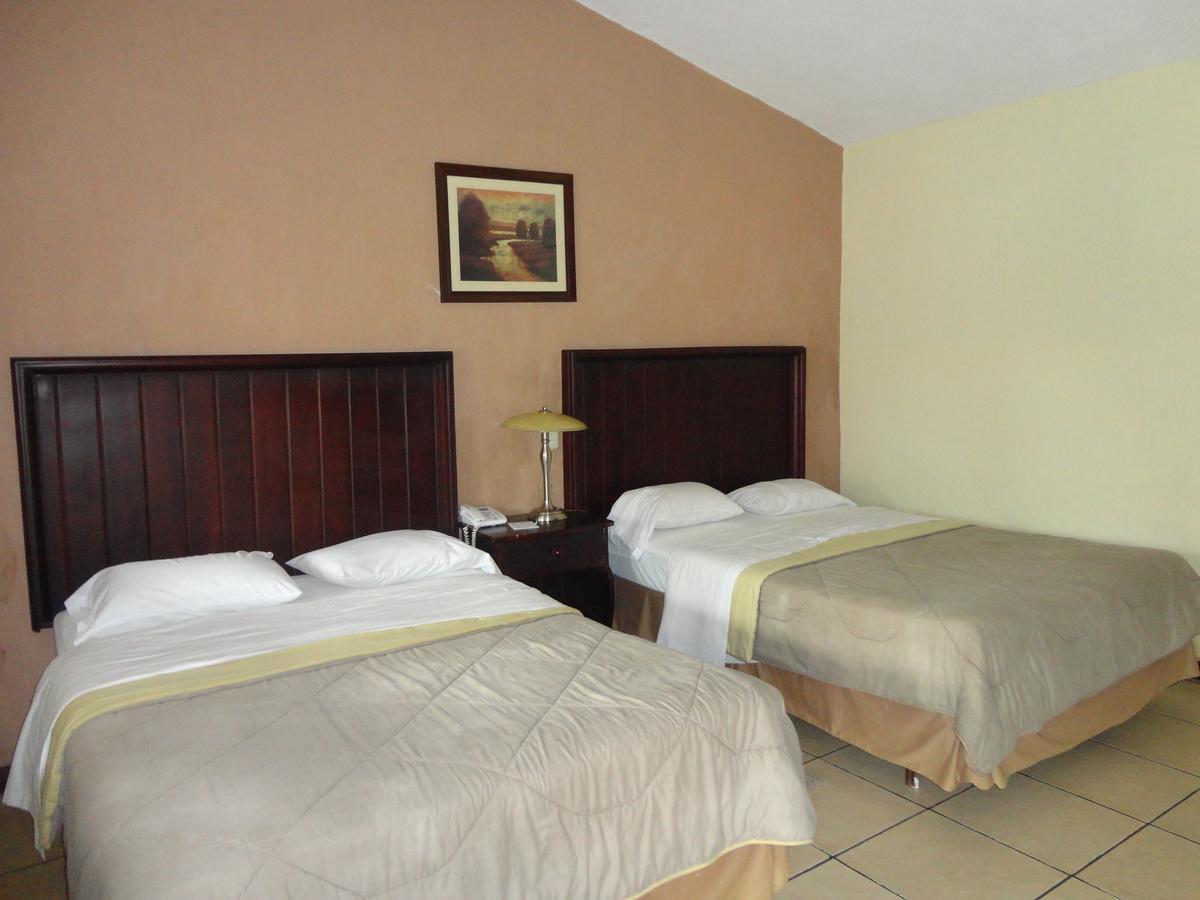 Hotel La Colonia Retalhuleu Exterior foto